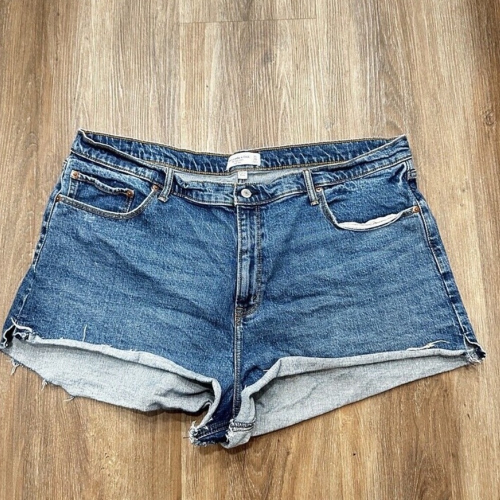 🦋(4/$40) A&F curve love denim shorts size 35/20